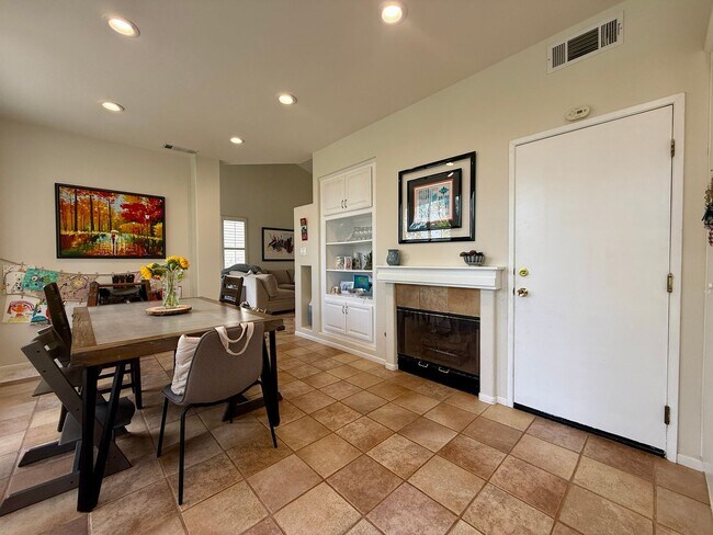 Building Photo - Spectacular Home in the Heart of Encinitas