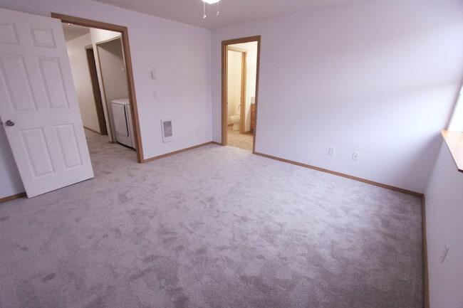 Building Photo - 455 Donna Dr