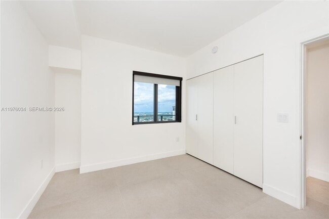 Building Photo - 700 NE 24th St