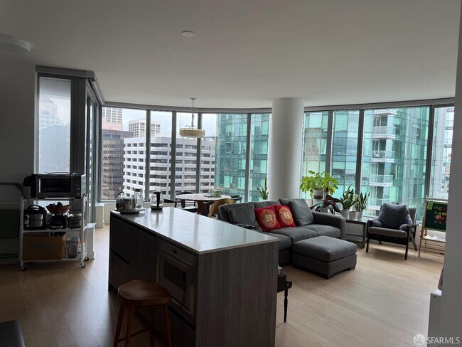 Building Photo - 338 Main St