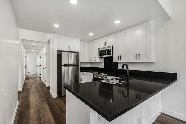 Building Photo - Just Renovated: Stunning 3-Bedroom, 2-Bath...