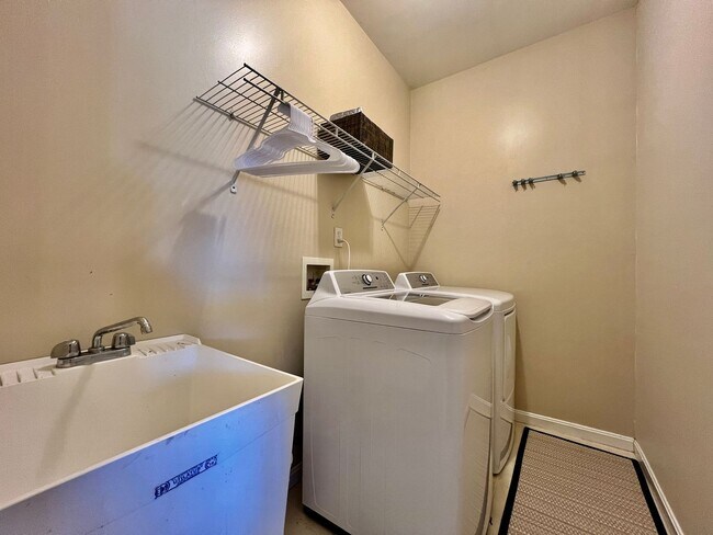 Building Photo - Large executive home in pool community Mason, Oh