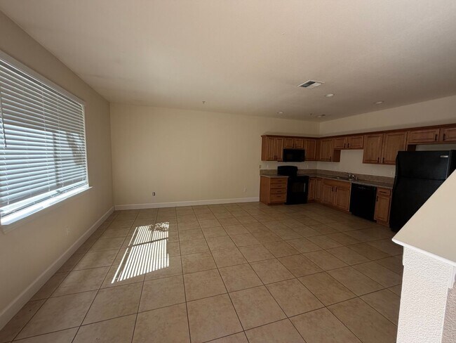 Building Photo - 165 Lancaster Dr