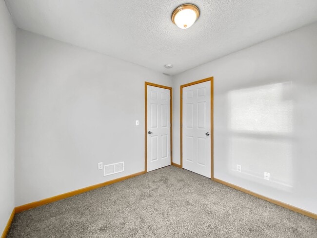 Building Photo - 3BR/2BA Home for Rent in Grain Valley, MO 64029 | Fenced Yard | Fireplace | Garage | Pet-Friendly