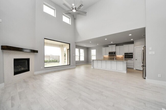 Building Photo - 1500 Sunrise Gables Dr