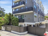 Building Photo - 1447 N Martel Ave