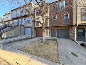 Building Photo - Updated Townhome in Centennial