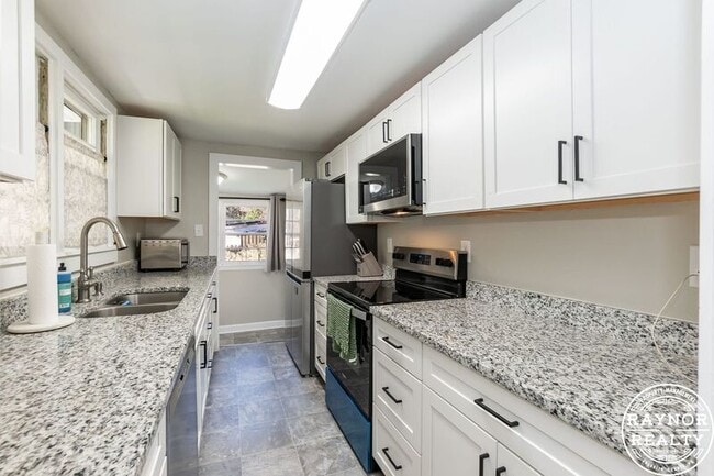 Building Photo - 429 N Main St