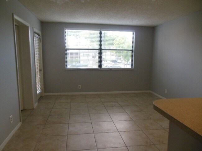 Building Photo - Move-In Ready Rental near Tanger Outlets!