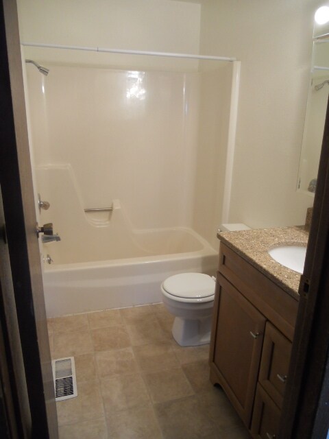 Building Photo - 1718 14th Ave W