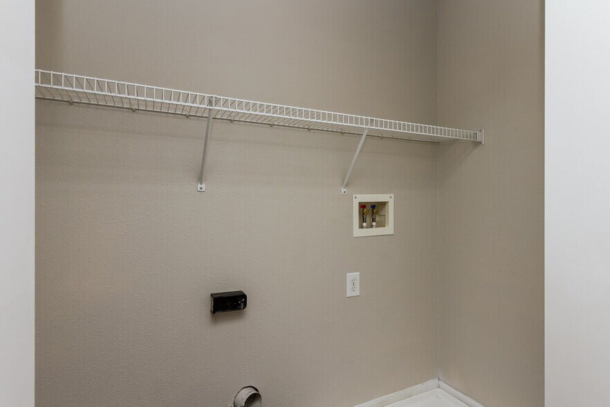 Building Photo - 15469 Fawn Meadow Dr