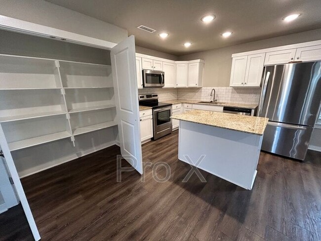 Building Photo - 419 N Mojave St