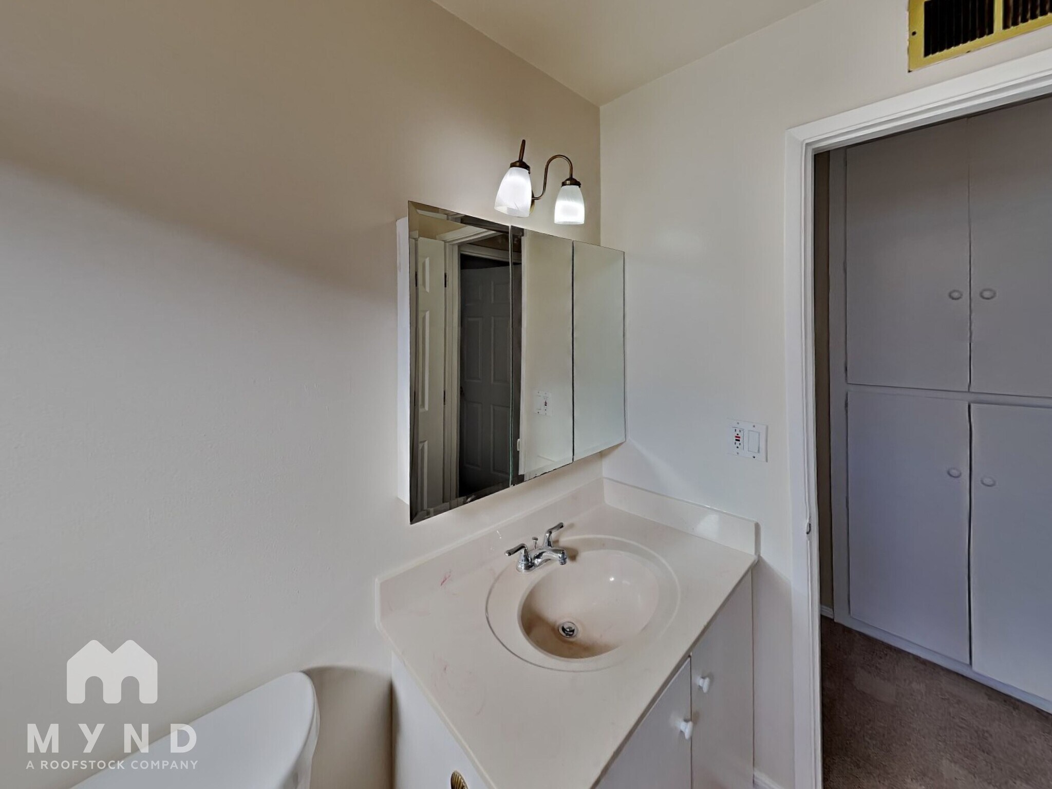 Building Photo - 6107 Vale Ct