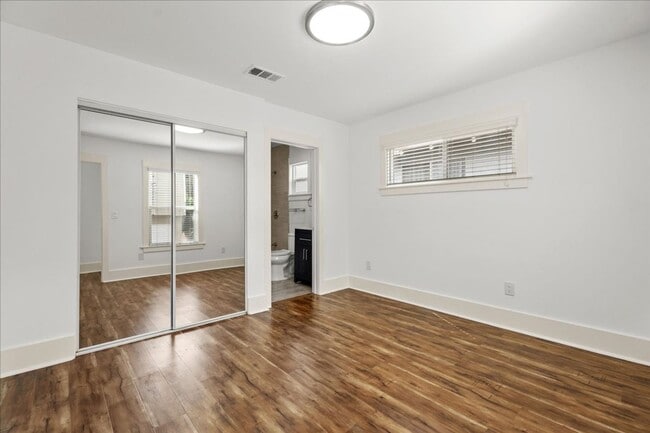 Building Photo - Charming 3-Bedroom Craftsman with Modern U...
