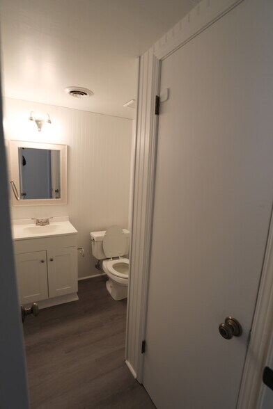 Building Photo - 519 Parkdale Dr