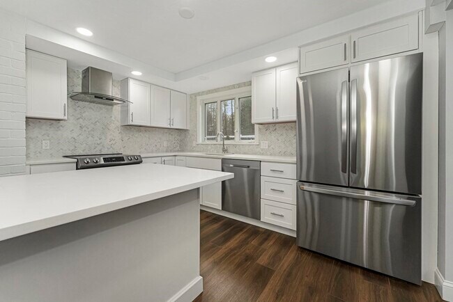 Building Photo - 57 Sloane Dr