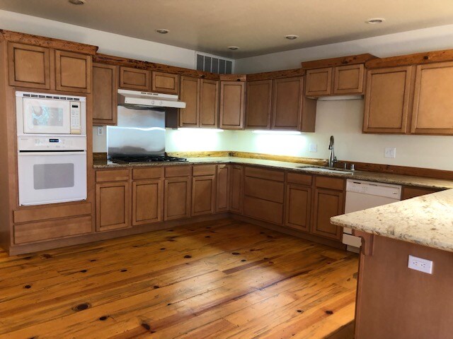 Building Photo - 31777 Lincoln Rd