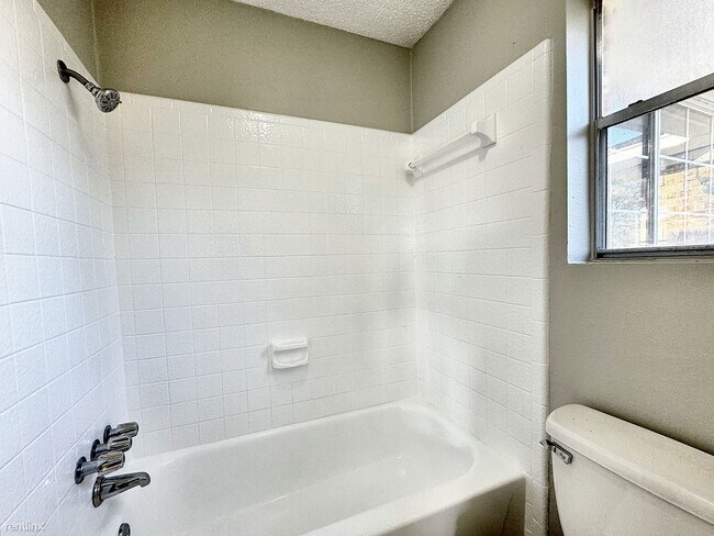 Building Photo - 3 br, 2 bath House - 1911 Bogatto St