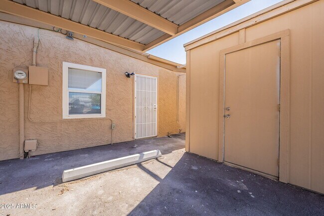 Building Photo - 1331 E Pierson St