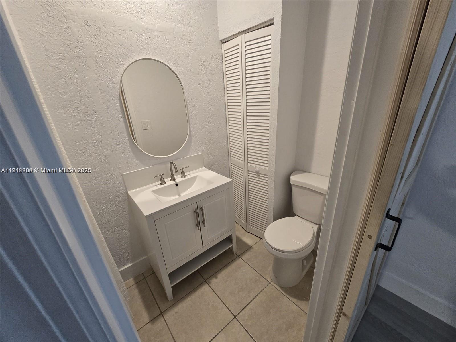 Building Photo - 1637 SW 17th St