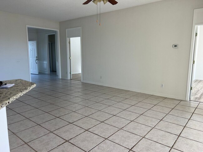 Building Photo - Welcome to your new home in beautiful Venice, Fl!  2 Bedroom 2 Bath w/ Den
