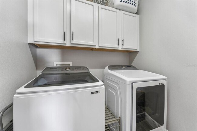 Building Photo - 6111 Hadley Commons Dr