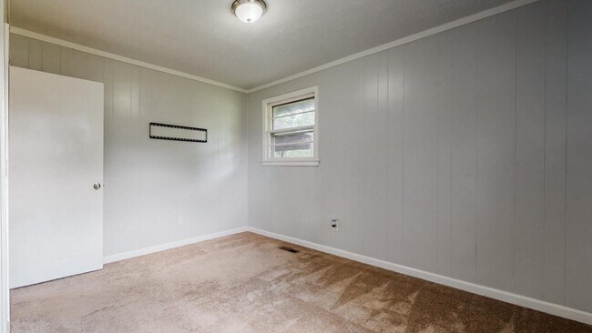 Building Photo - 408 Lealand Ln