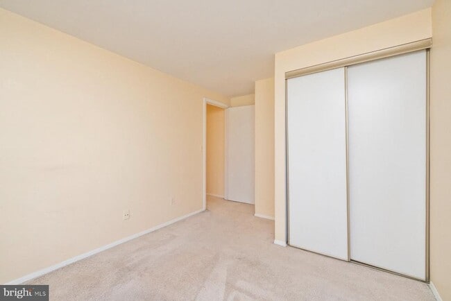 Building Photo - 39 Triple Crown Ct