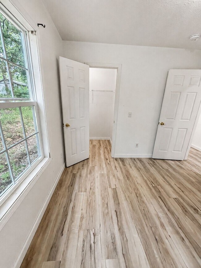 Building Photo - 4031 White Oak Rd
