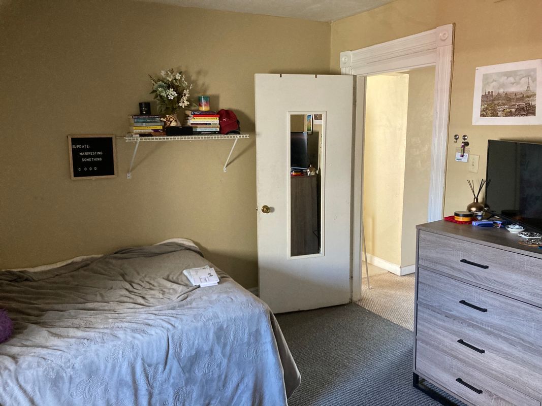 Building Photo - 301 1/2 S Winebiddle St, Apt 5