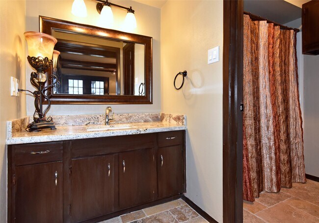Building Photo - 2802 S Doral Dr