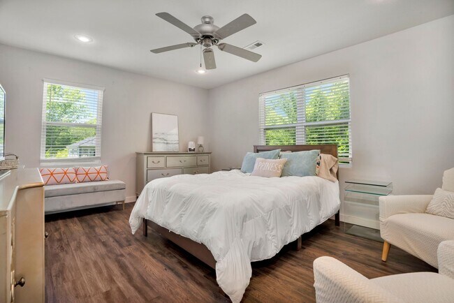 Building Photo - Fully Updated South Fay Home Near I-49! MU...