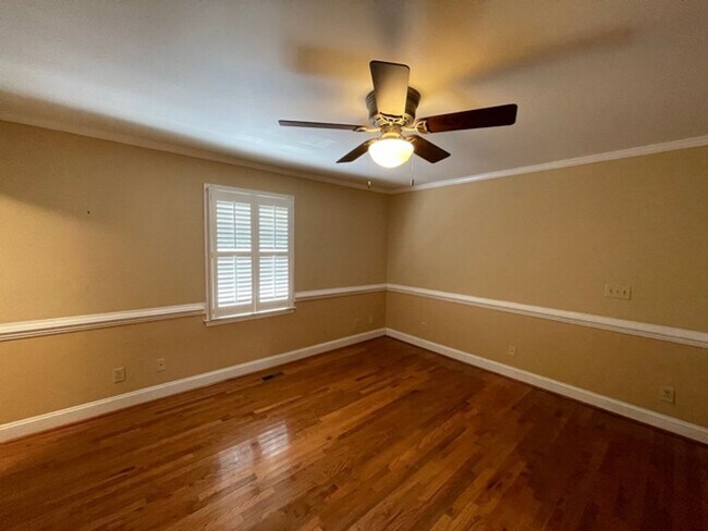 Building Photo - Wonderful ranch with inground pool!