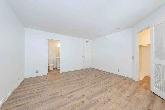 Building Photo - 36 Greenbough