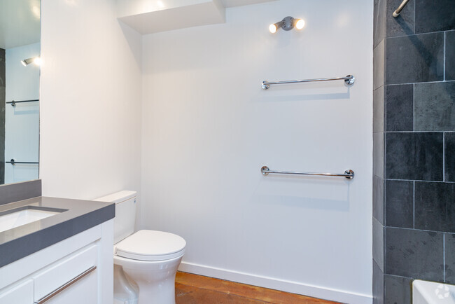 Bathroom - Glasdore Lofts