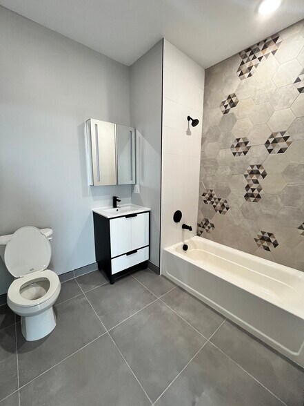 132 Mallory Ave 501 - 138 Mallory Ave