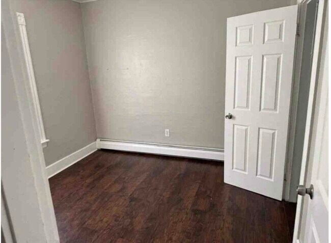 Building Photo - 131 5th St