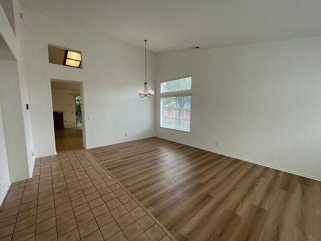 Building Photo - 3br/2ba Home on corner lot