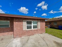 Building Photo - ***Rent Special - 50% off of First Month's...