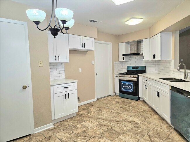 Building Photo - 4231 Southchase Ln
