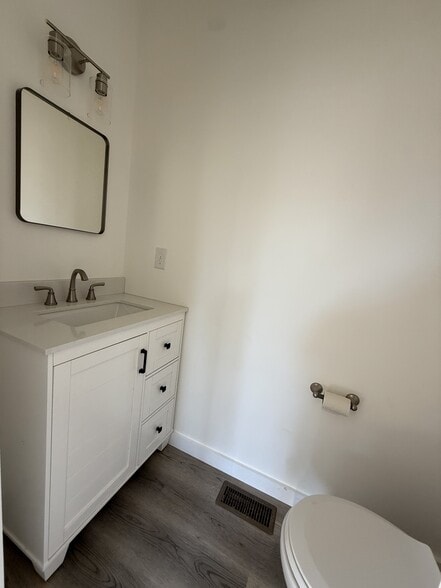 Building Photo - 631 Morreene Rd