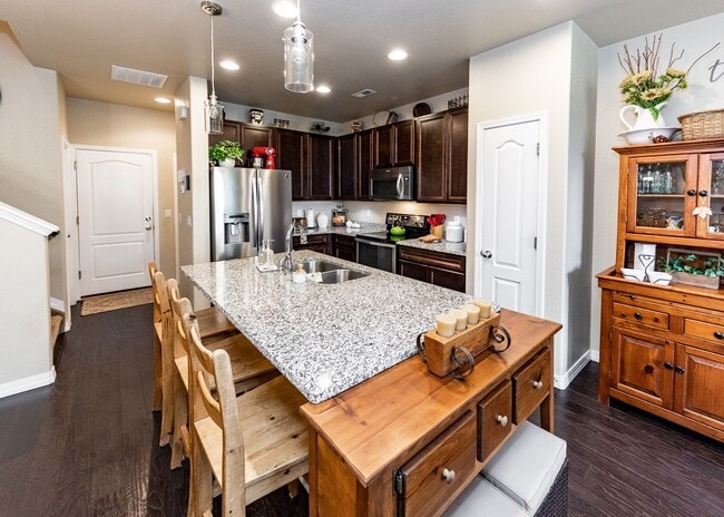 Building Photo - Gorgeous Gold Hills Mesa 2 Bedroom