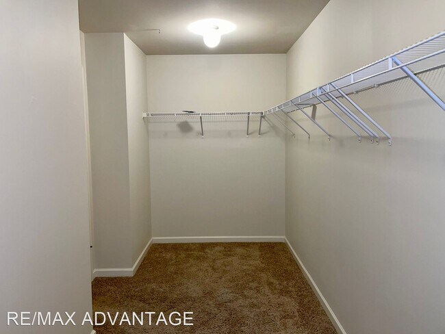 Building Photo - 4 br, 2.5 bath House - 2700 Feldspar Way