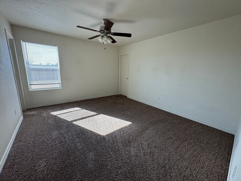 Building Photo - 5704 Lariat Ct