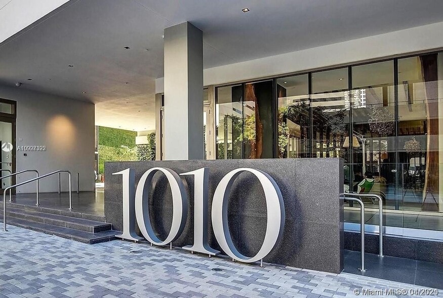 Building Photo - 1010 Brickell Ave