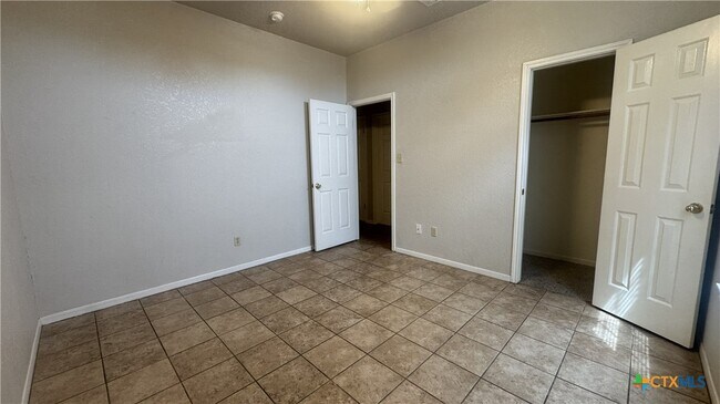 Building Photo - 3701 Water Oak Dr