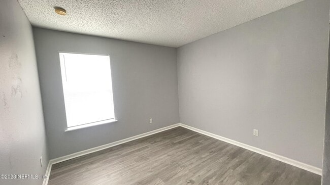 Building Photo - 2387 Brian Lakes Dr E