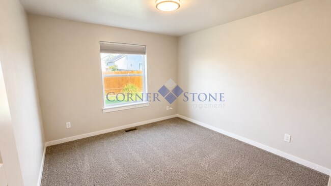 Building Photo - Spacious Family Home with 3-Car Garage & Fully Fenced Backyard in Nampa