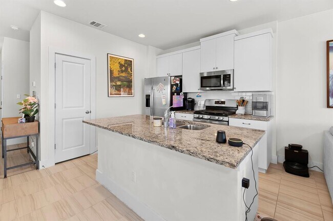 Building Photo - 512 White Steppe Way