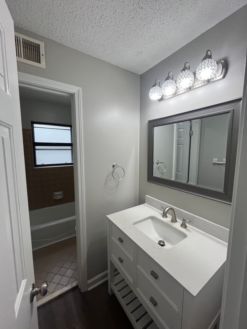 Building Photo - 3765 Birchvale Dr